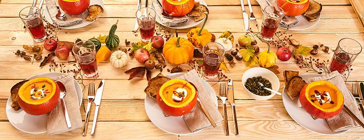 Herbstliche Tischdeko mit Naturmaterialien