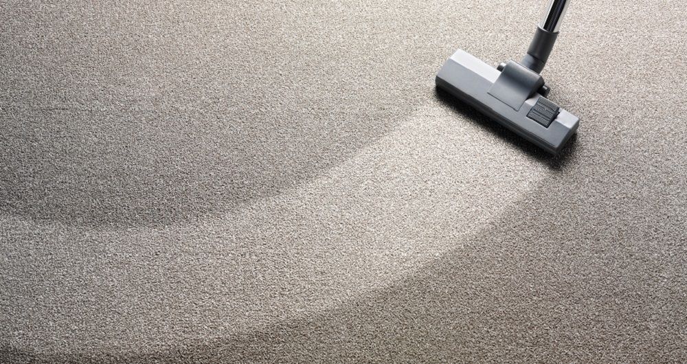 Teppich reinigen mit einem Staubsauger