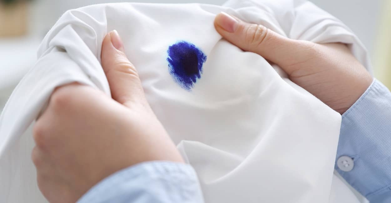 Tintenflecken aus Kleidung entfernen